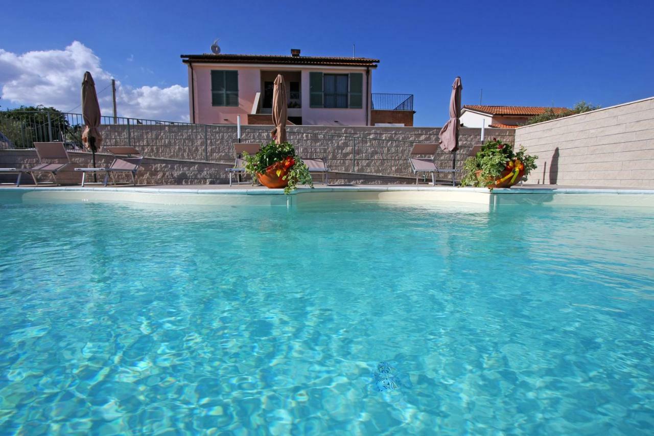 Villa La Collina del Girasole Montecastrilli Esterno foto