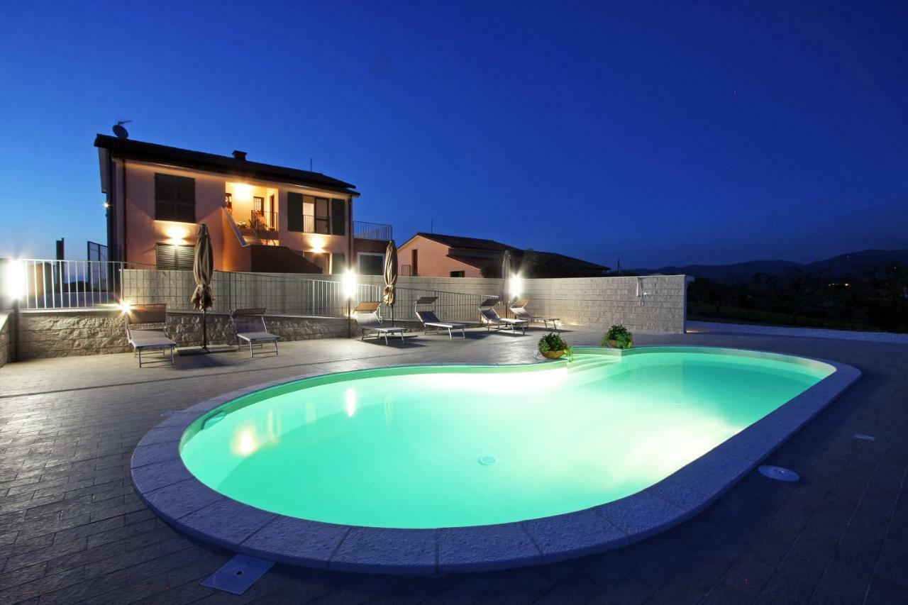Villa La Collina del Girasole Montecastrilli Esterno foto